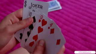 Tits ndogo blonde ina mali hottie katika chumba cha kulala yake.Wao kiss na suck tits kabla ya yeye licks pussy yake kunyoa.Yeye facerides petite babe katika 69er