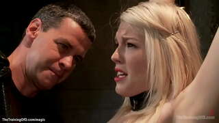 Ыстық аққұбалар байланыстырды новичок Элла Нова алады азаптап, тәртіпті шебері Джеймс Могул, содан кейін сорады және трахает үлкен мүшесі үшін дөрекі gimp Оуэн Грей