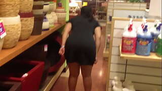 Culona ensina buceta e aparvado na tenda