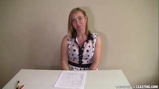 Czasting - Curvy MILF yn cael fucked galed