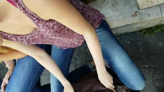 Downblouse girls ਗਲੀ ਵਿਚ ਜਨਤਕ