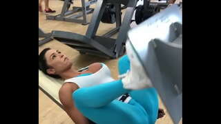 Gracy ag obair a-mach ann an gym