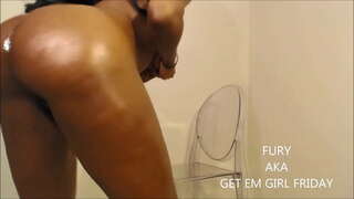 ˂� 기름을 바르는 큰 부티 TWERKIN&amp;amp;을 전달하는 주요 분출