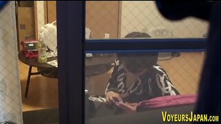 Япон лесбосы күзәттеләр