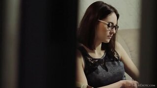 Тина М шпионит барои Шаде Маре