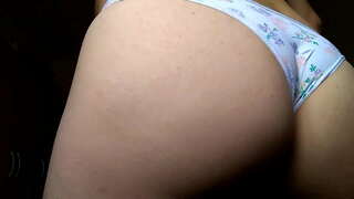 Die vreugde van'n cd is aktief in haar onderklere