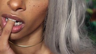 Узбуджаны знак лесу ад Эльфа робіць зьменіцца і скача на члене! Першая сперма ў дупе