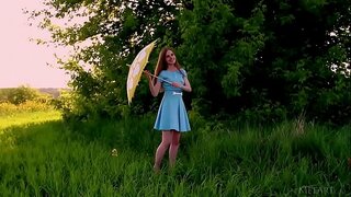 Ukrajinský krásy Canara vyzliekanie vonkajšie