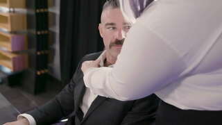 XXL Babe Dostat Pussyfucked Tím, že Jí Visel Šéf