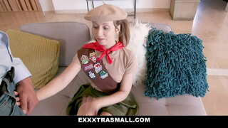 Exxxtra Vogël - Daphne fucked madh karin