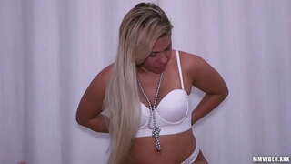 Mawr Pussy Brasil yn cael anhygoel cumshot wyneb