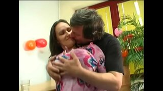 Jõuline tüdruk Jenny suur füüsiline tissid saab tagus taga