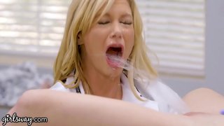 Jugendlich Spritzt Alle Über Hot &amp;amp; Vollbusige Lesbische Arzt