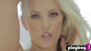 Heiße Lesben zeigte Ihre perfekten big boobs