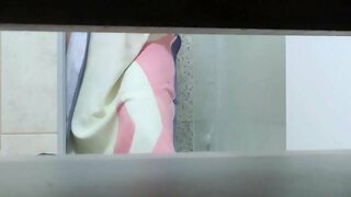 Хоҳари бо marquinha санобар записывается бо назардошти ноил шудан ба ванна гарм бе он ки донад,