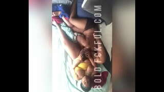 ہم جنس پرست سٹڈ fingering بڑی تیزی سے