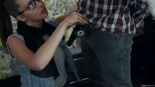 Hipster teen hovno a šuká kohút